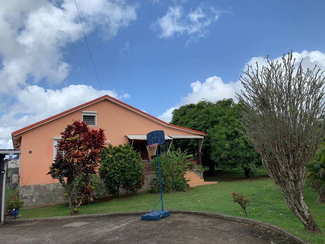 Maison 4 pièces 131 m² · à Le Lamentin · 131 m² · 450 000 €