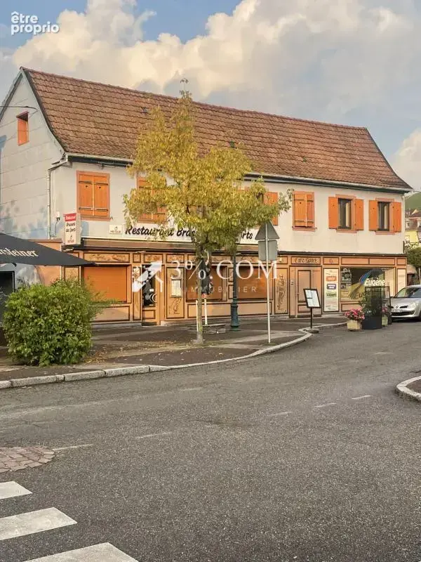 IMMEUBLE DE RAPPORT  Commerces et 3 appartements - photo 2