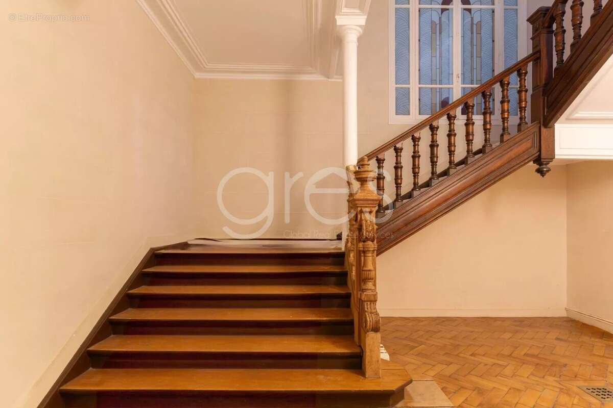75008 paris triangle d’or / marbeuf. vente studio investissement. - photo 21