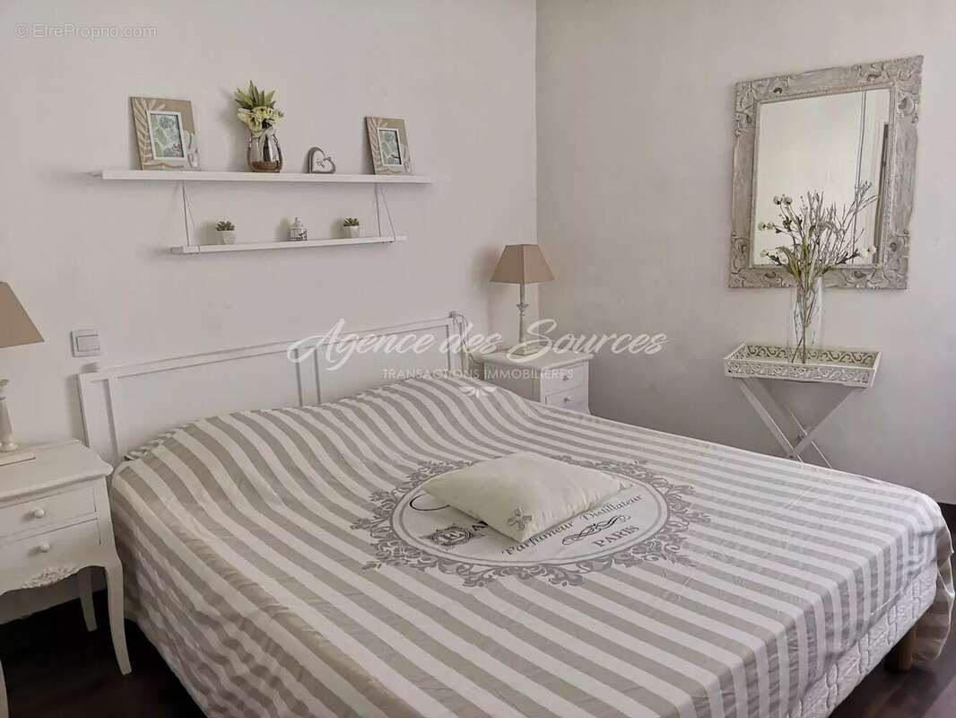 Appartement à VARAGES