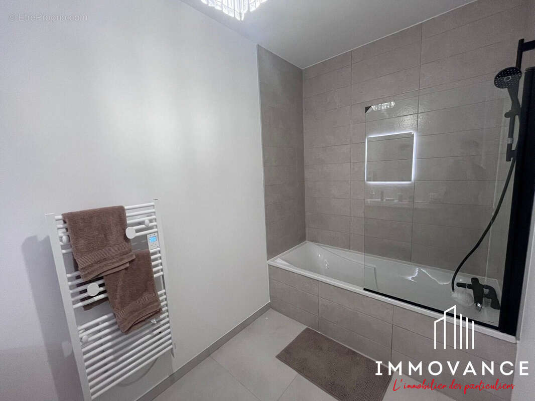 Appartement 68 m² à Saint-Clement-De-Riviere  - photo 8