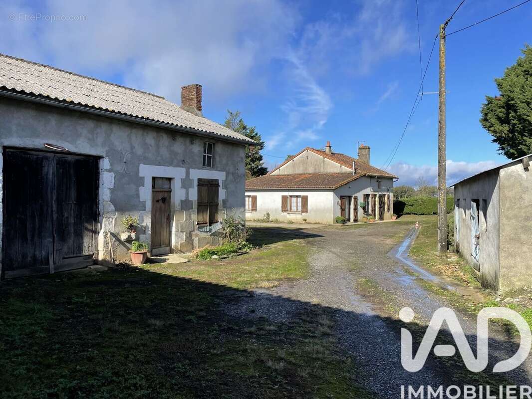 Photo 2 - Maison à LATHUS-SAINT-REMY