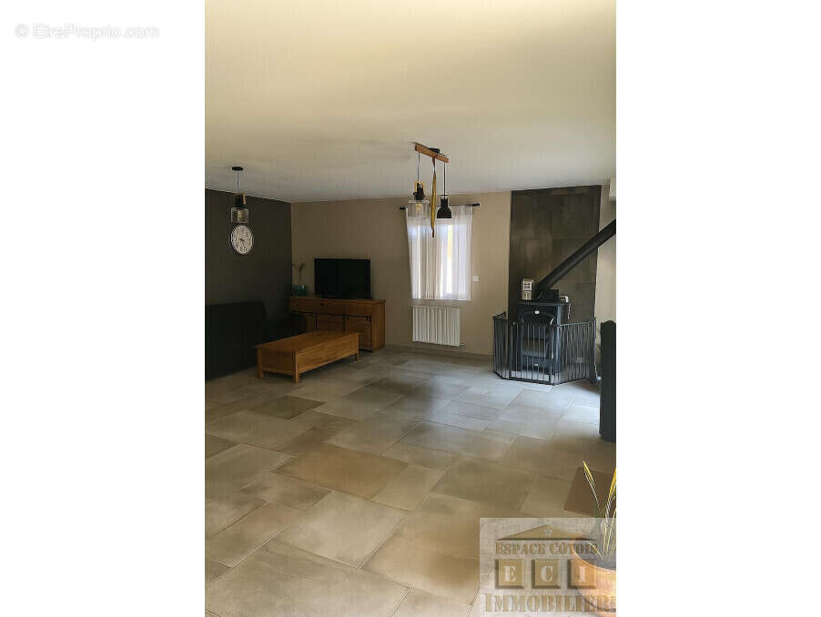 Maison à SAINT-SIMEON-DE-BRESSIEUX