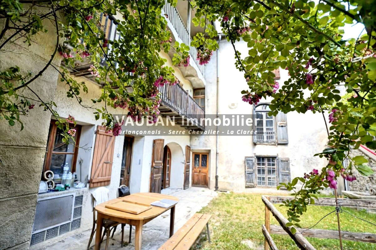 Authentique bâtisse avec jardin, terrain et vue montagne à Briançon - photo 3