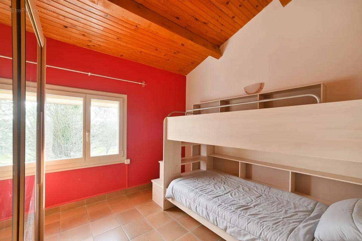 Maison à SAINT-HILAIRE-DE-BRETHMAS