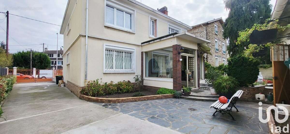 Photo 2 - Maison à LE BLANC-MESNIL