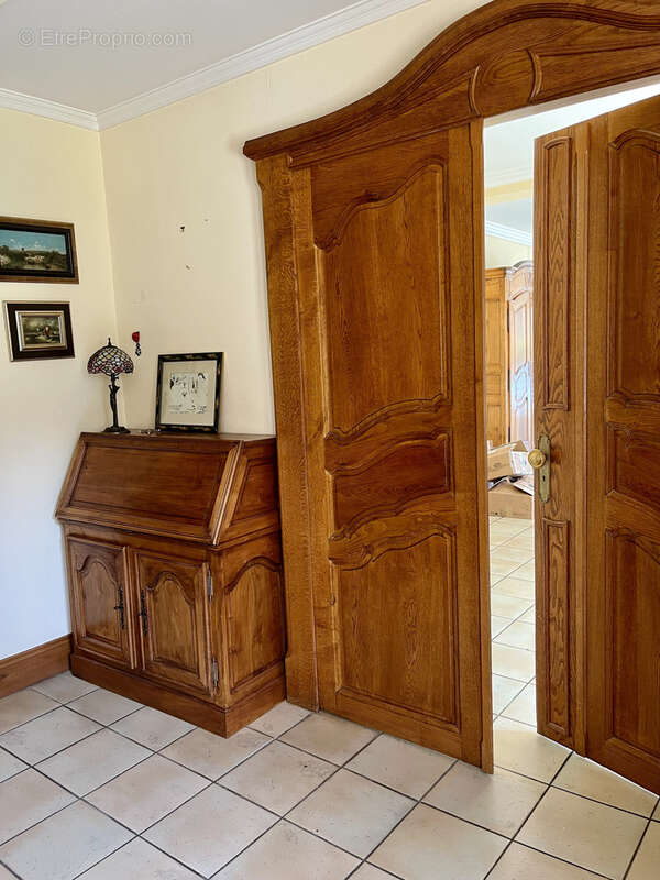 Maison à VIC-SUR-CERE