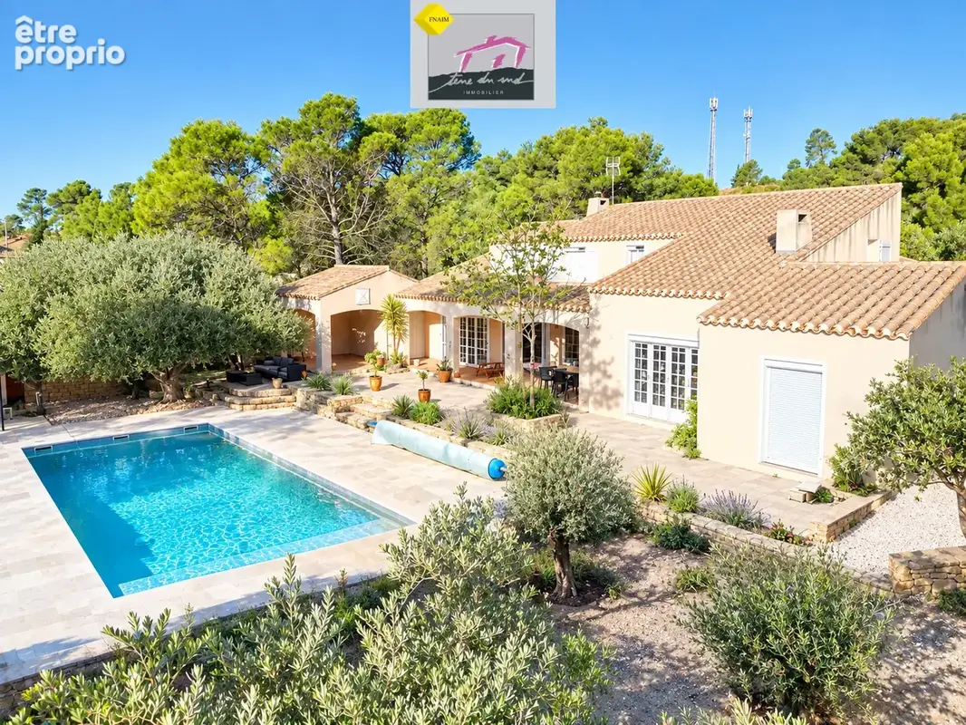 Villa Nichée dans la pinéde avec terrain et garage. - photo 2