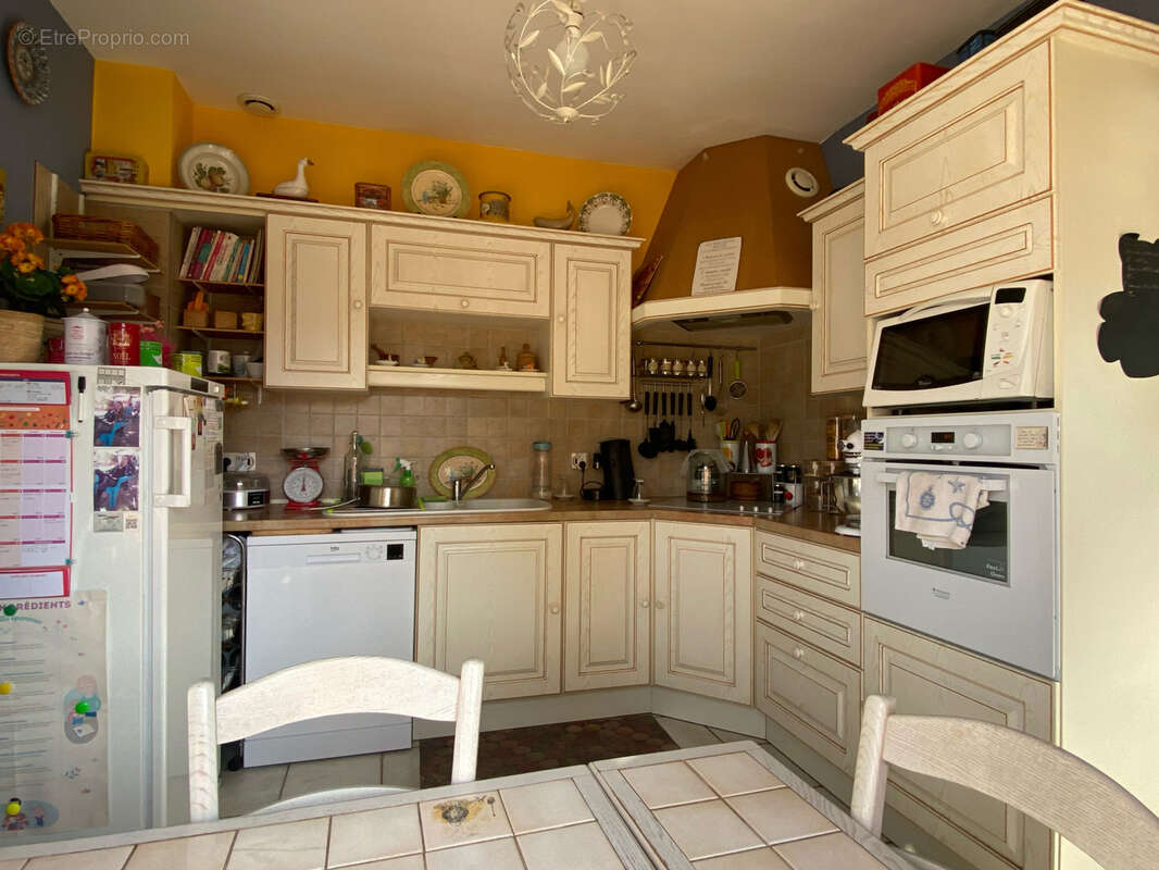 Plain-pied sur 845m2 avec garage a 2 pas du lac ! - photo 4