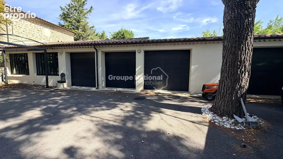 Bedarrides - mas renove en 2016 dans un magnifique parc arbore de 5 810 m² avec piscine,  4 garages - photo 37