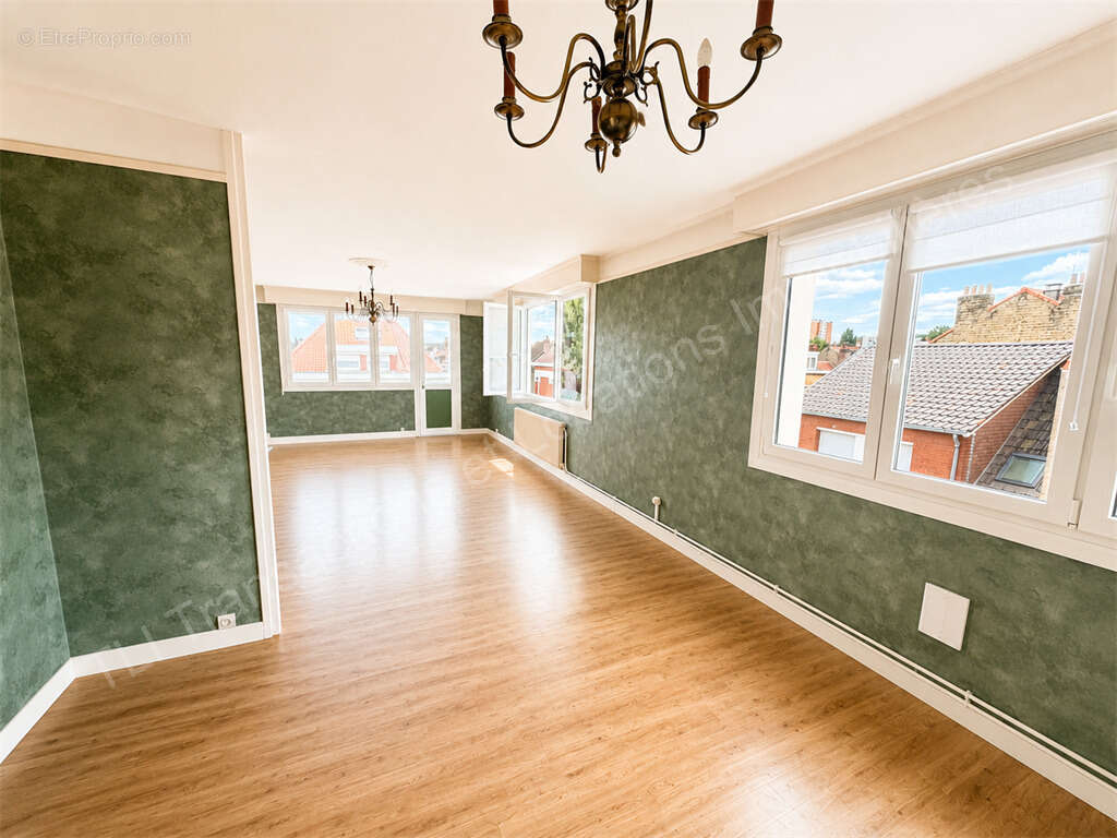 Appartement F4 de 106 m² avec balcon, garage et dépendances - photo 2
