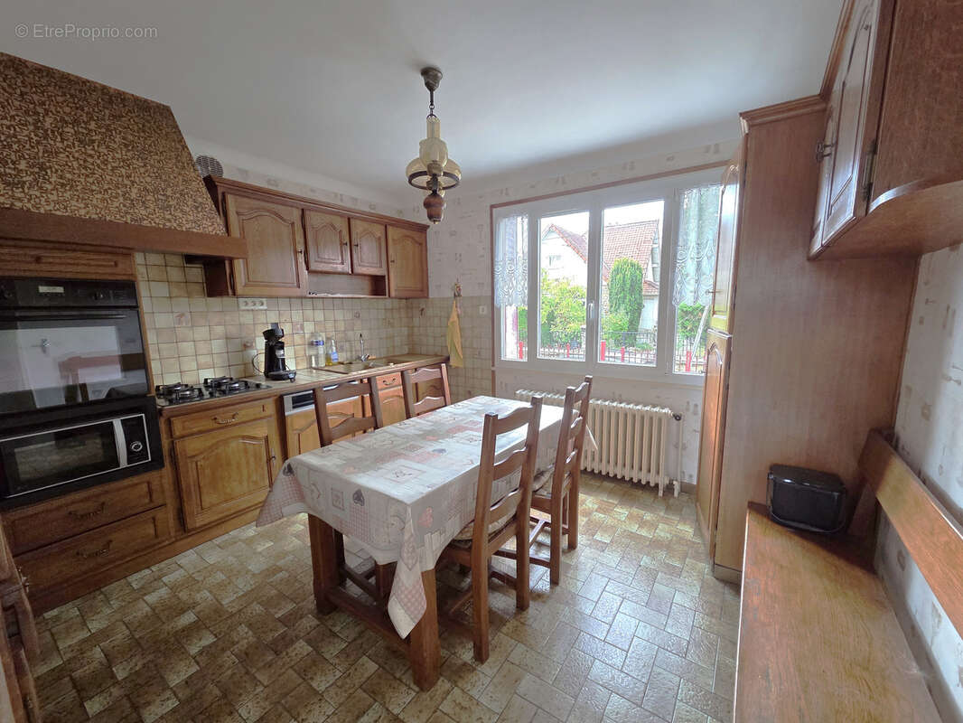 Maison à SAINTE-GENEVIEVE-DES-BOIS