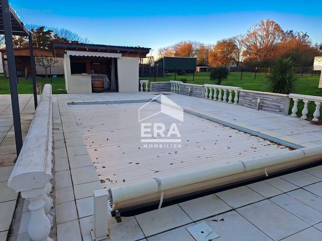 Maison à LA ROCHE-CHALAIS