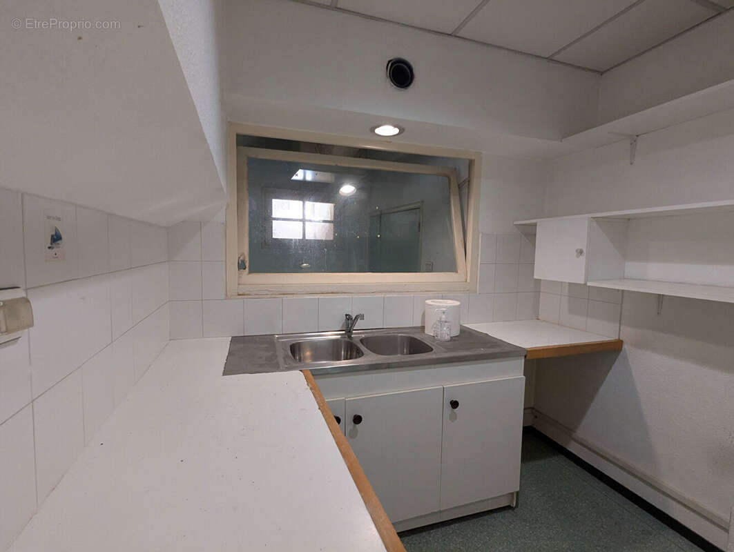 Commerce à SALERNES