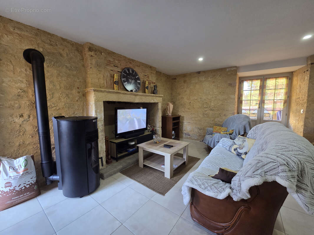 Ensemble immobilier dans le bourg du village - photo 29
