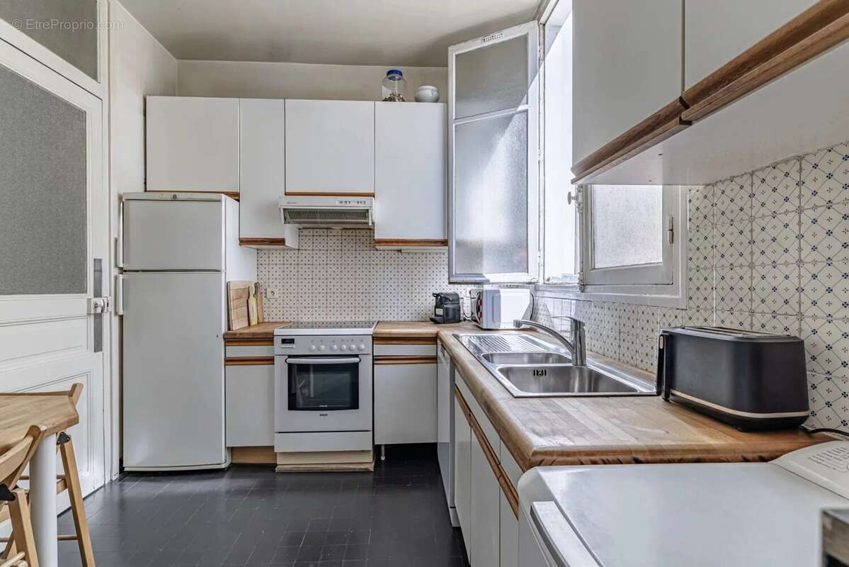 Appartement à PARIS-16E