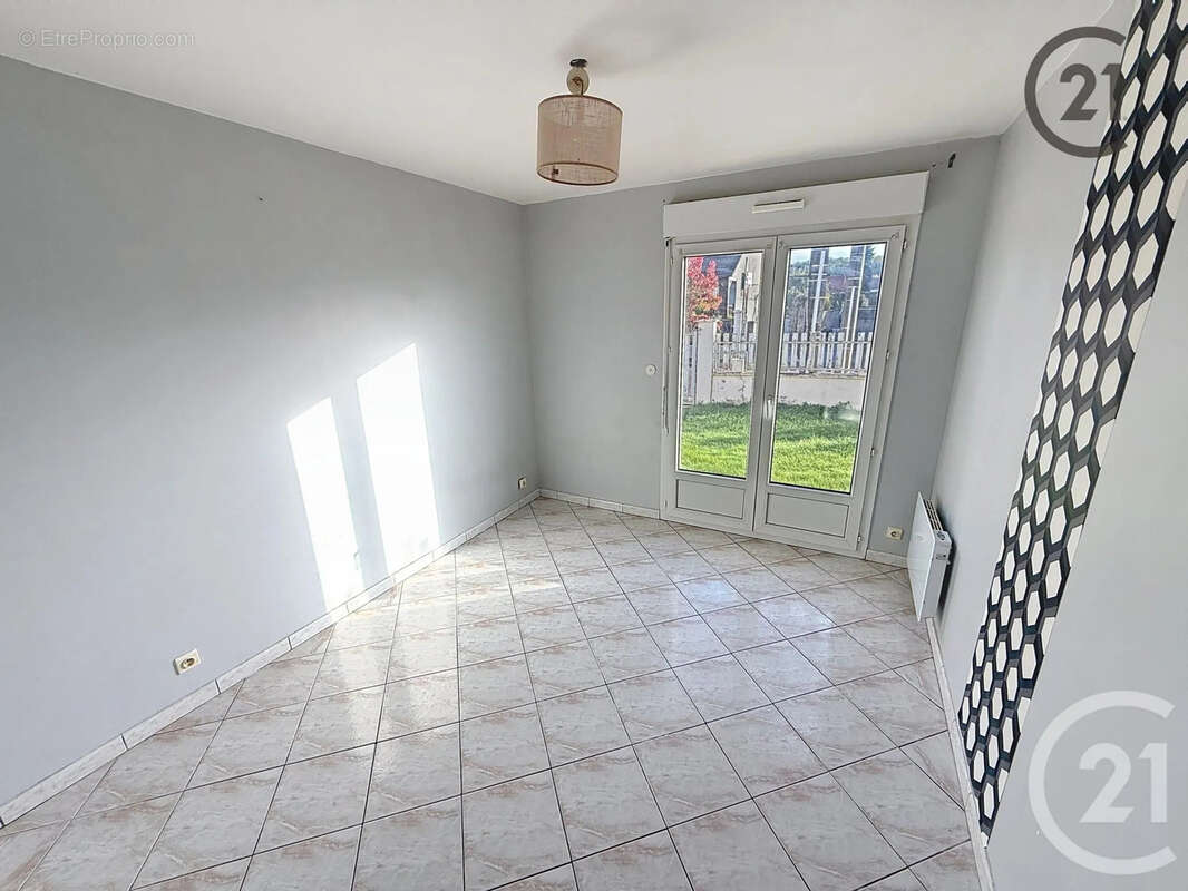 Maison à CHEMILLY-SUR-YONNE