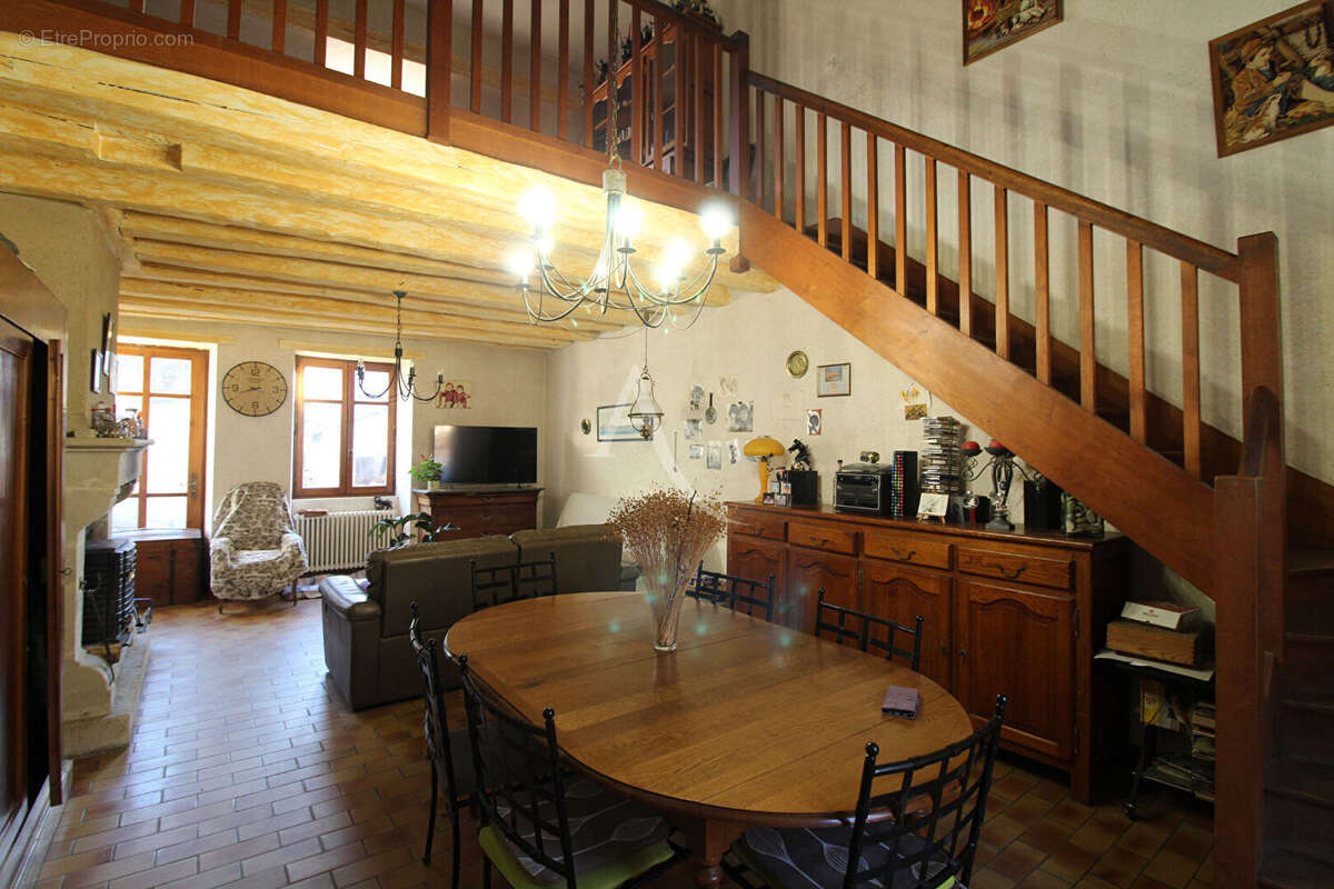 Maison à VILLEBAROU