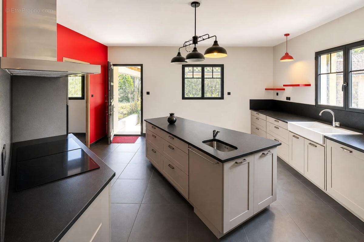 Maison spacieuse de 9 pièces à Lugos - photo 7