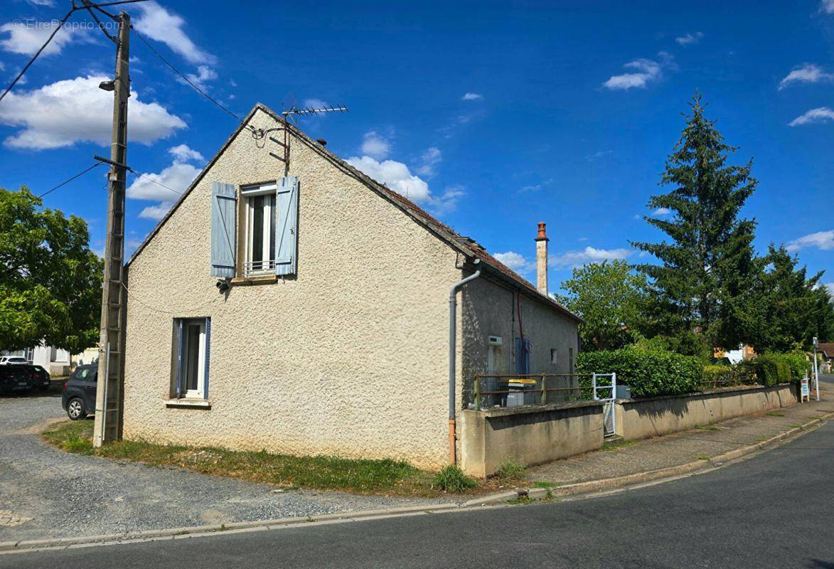 Maison à SAINT-YORRE