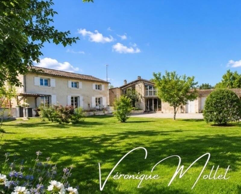 Maison à CAMARSAC