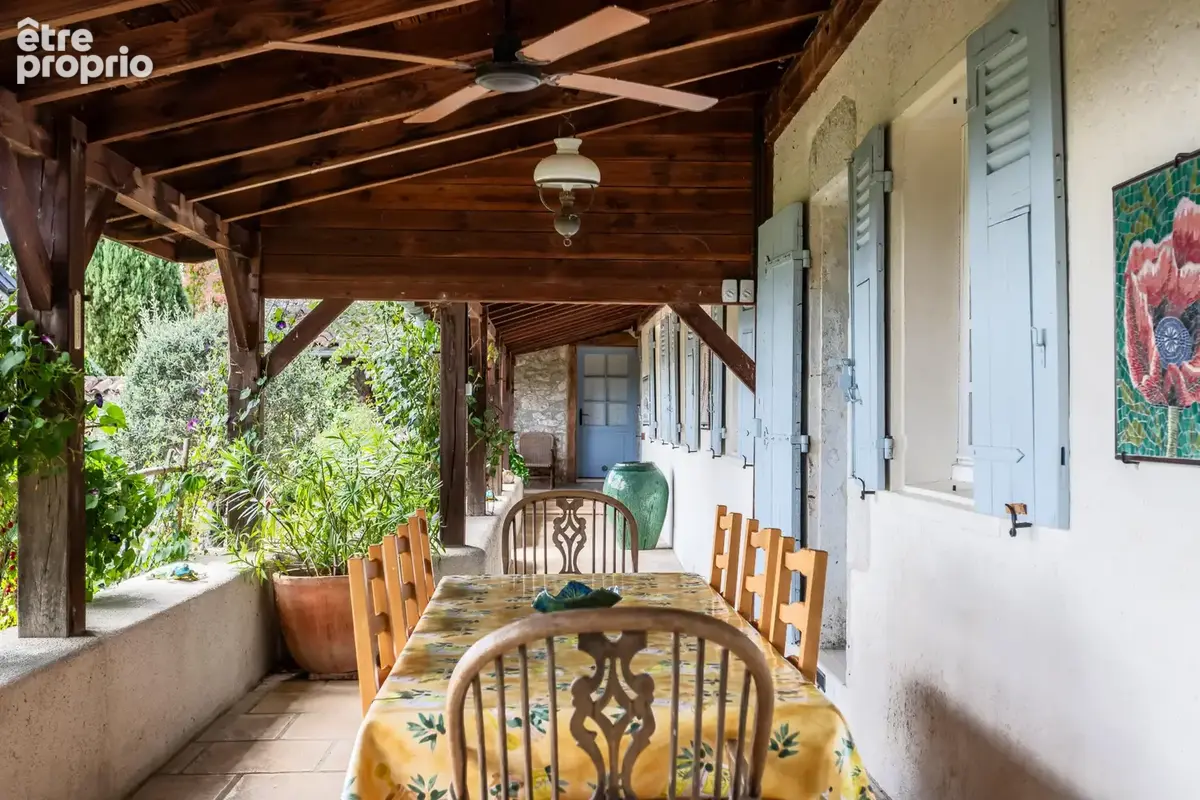 Maison de campagne avec piscine, atelier de poterie, dépendances et garage - photo 10