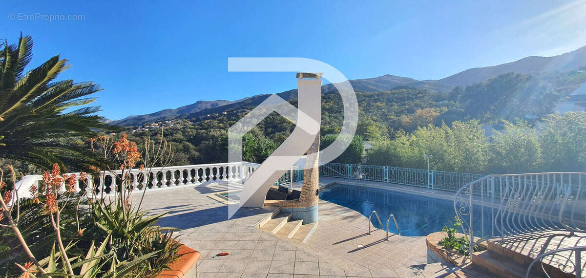 Maison à VILLELONGUE-DELS-MONTS