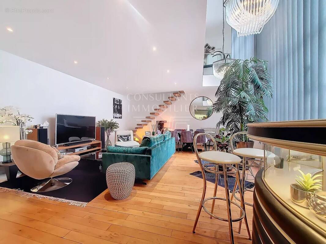 Appartement à PARIS-16E