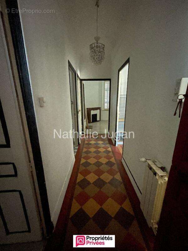 Vente TOULON Ouest - Maison de caractère à rénover de 205 m2 sur 318 m2 de terrain - Garage - photo 7
