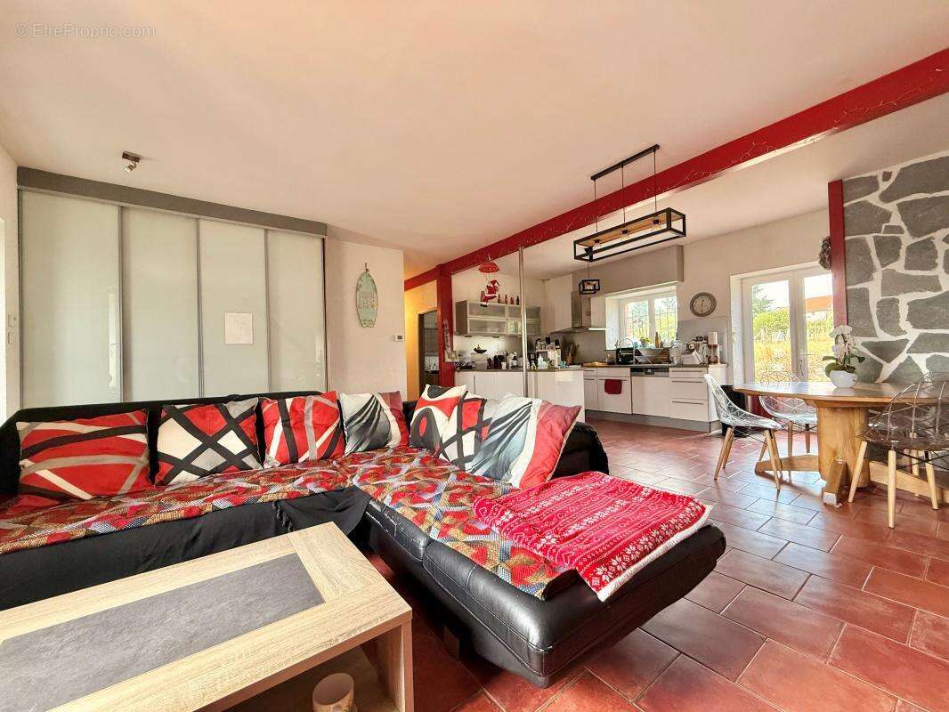 Maison À Vendre Athée 142m² , 3 chambres ,2062m² de terrain - photo 4