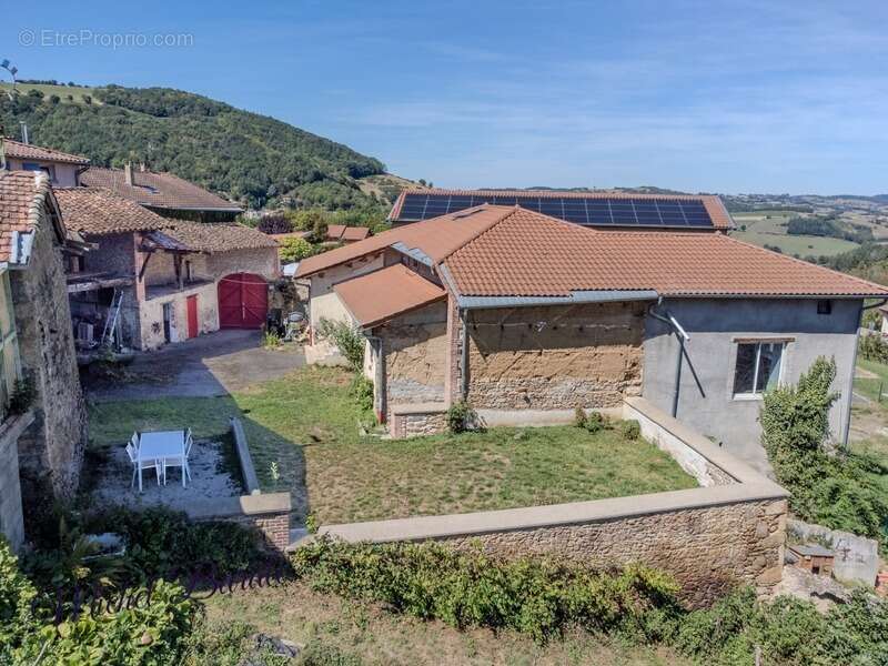Ferme rénovée 205 m² – 6 chambres – terrain 16 000 m² – géothermie – vue – Montromant (69) - photo 2
