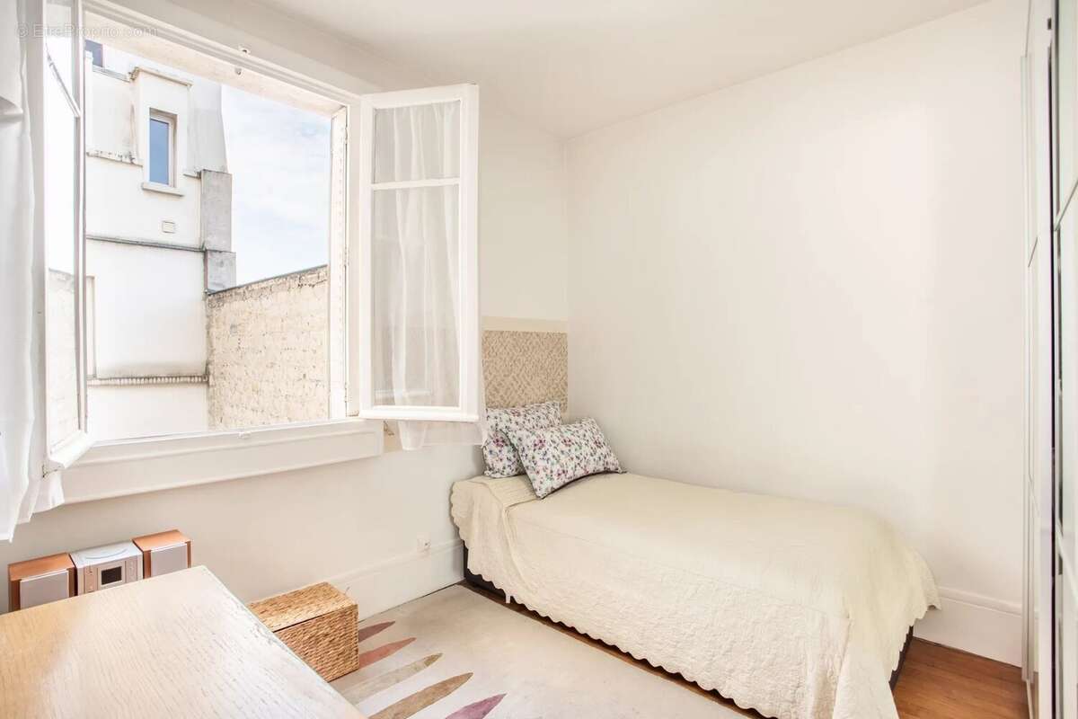 Appartement à PARIS-7E