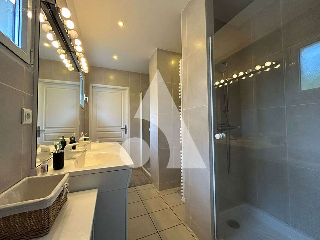 Maison à CRECY-LA-CHAPELLE