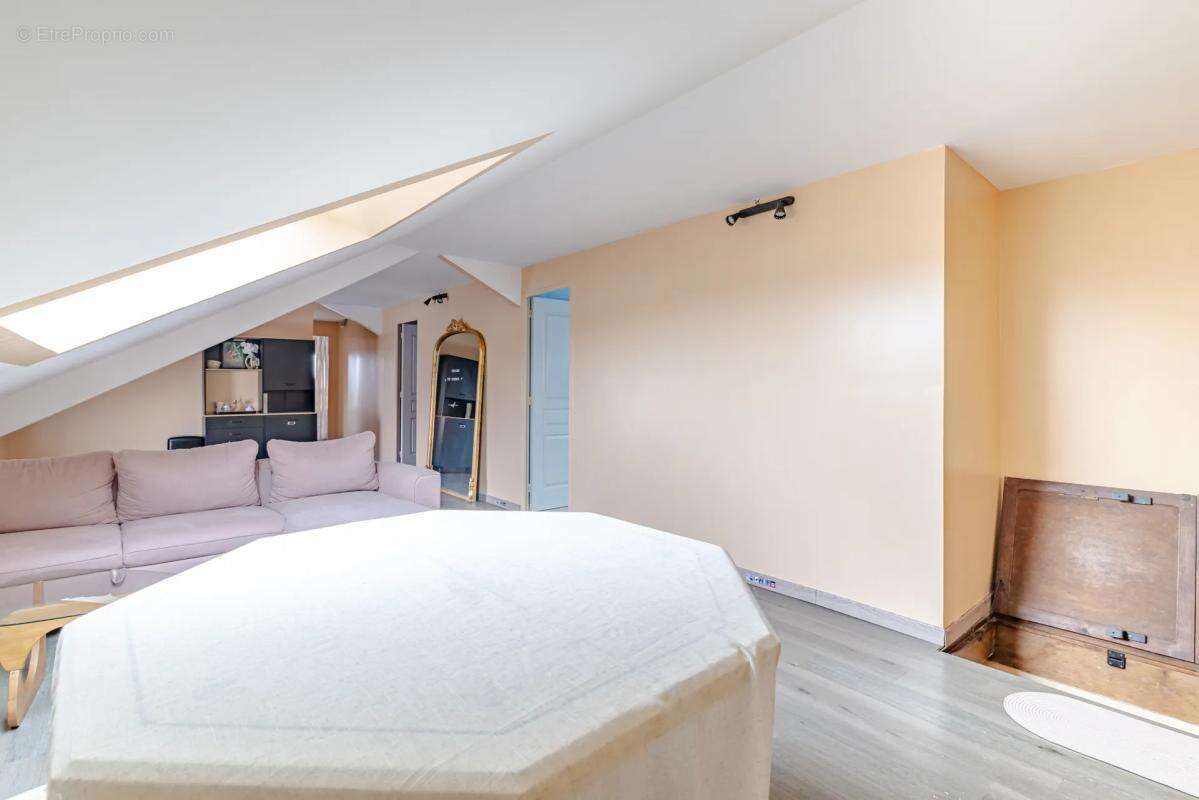 Maison à LE THILLAY