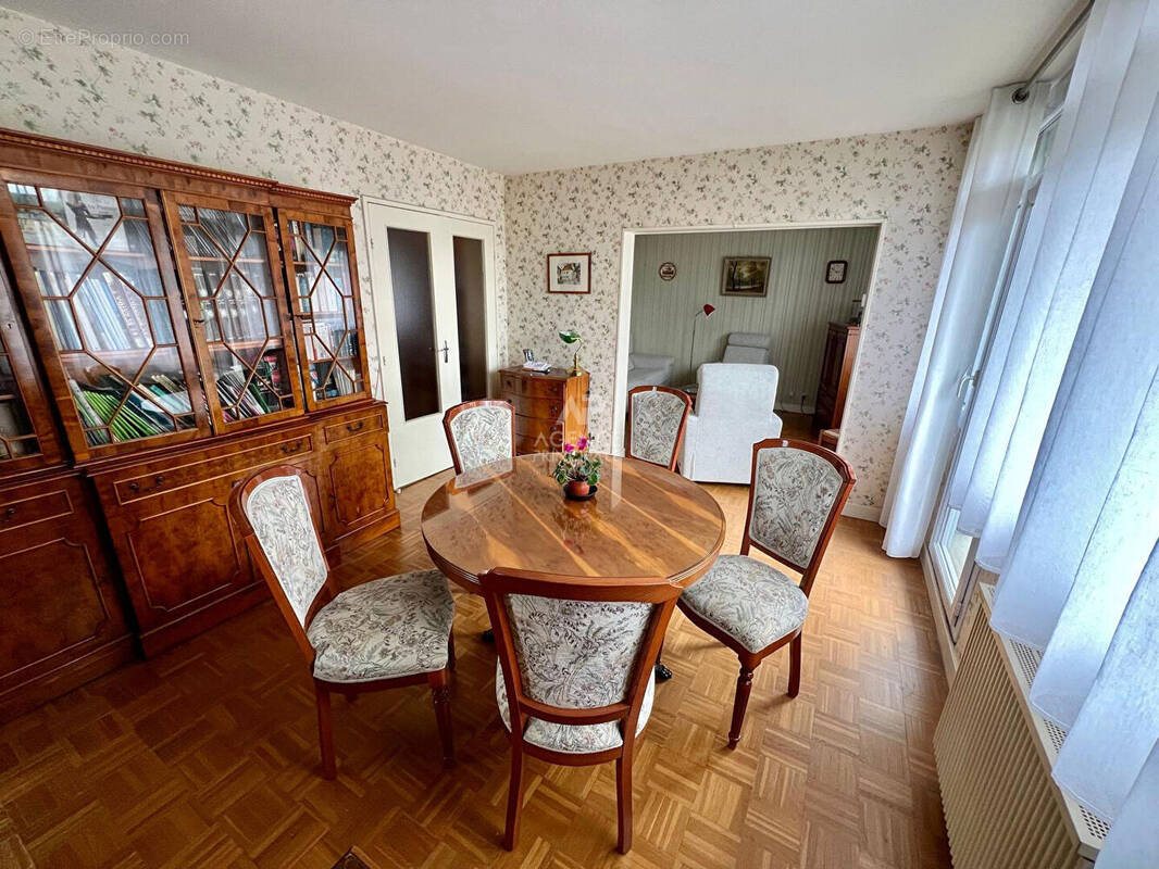 Appartement à HOUILLES