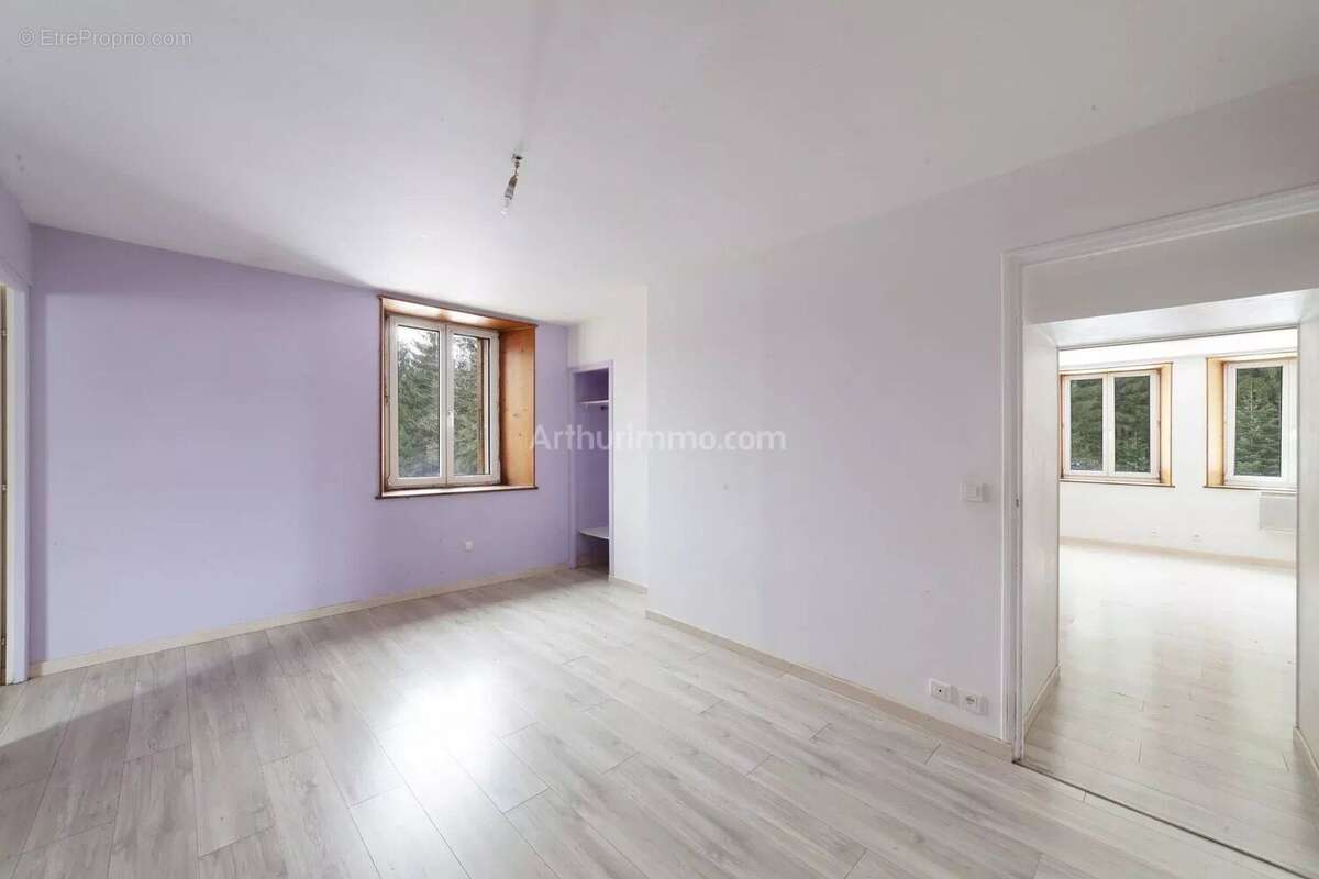 Appartement à GRAND'COMBE-CHATELEU