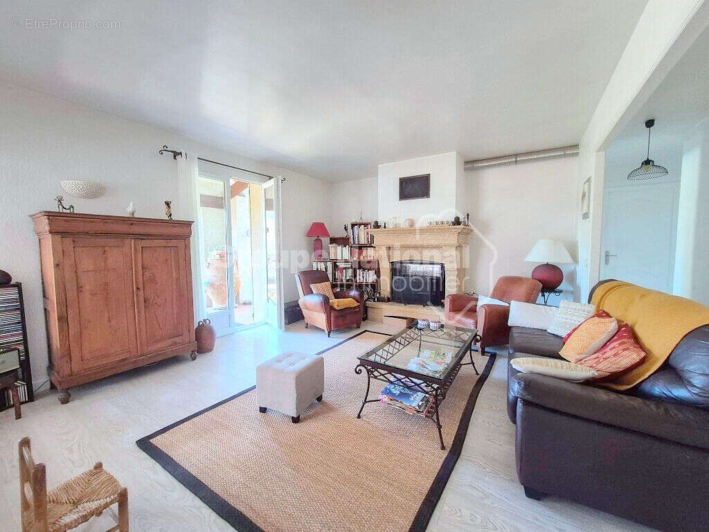 Maison à GREOUX-LES-BAINS