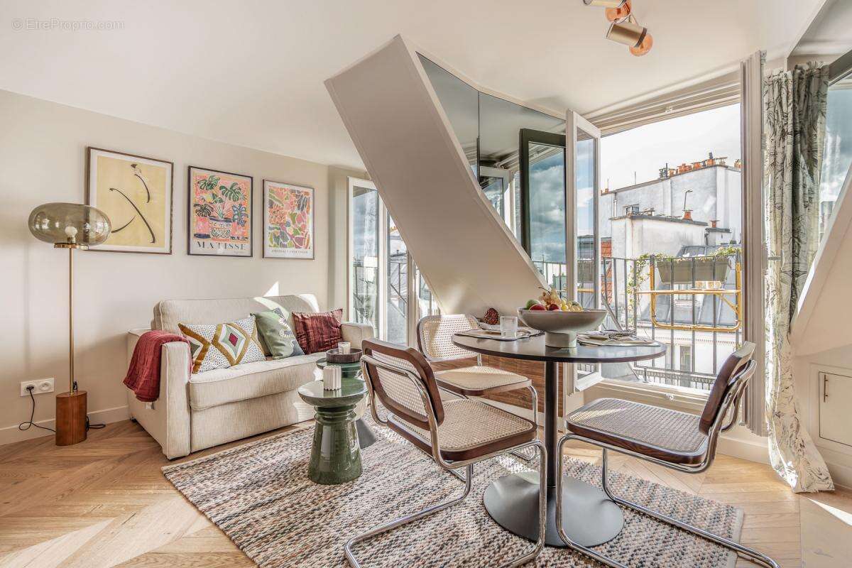 Appartement à PARIS-1E