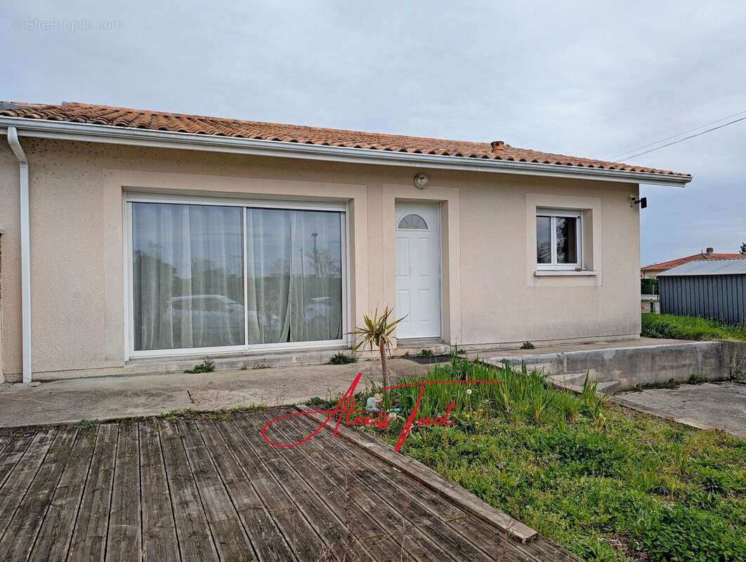 Maison à AMBARES-ET-LAGRAVE