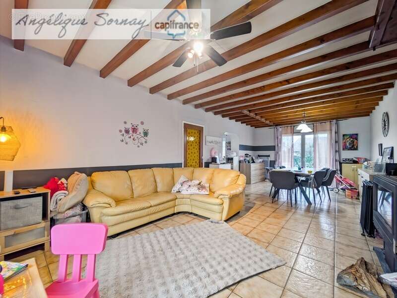 Maison à COMMENAILLES