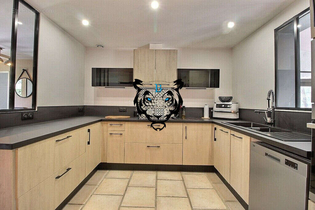 Maison à BAGNOLS-EN-FORET