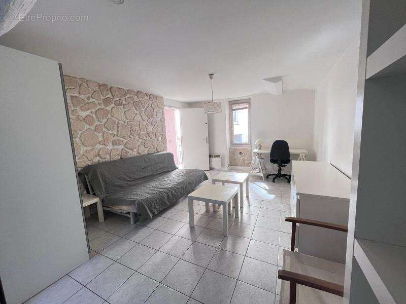   - Appartement à LYON-9E