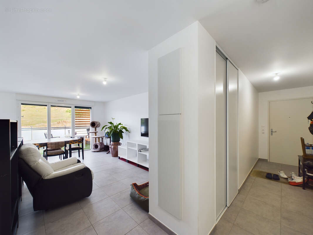 T4 récent de 76 m2 avec balcon, cave et vue dégagée   La Ravoire - photo 8