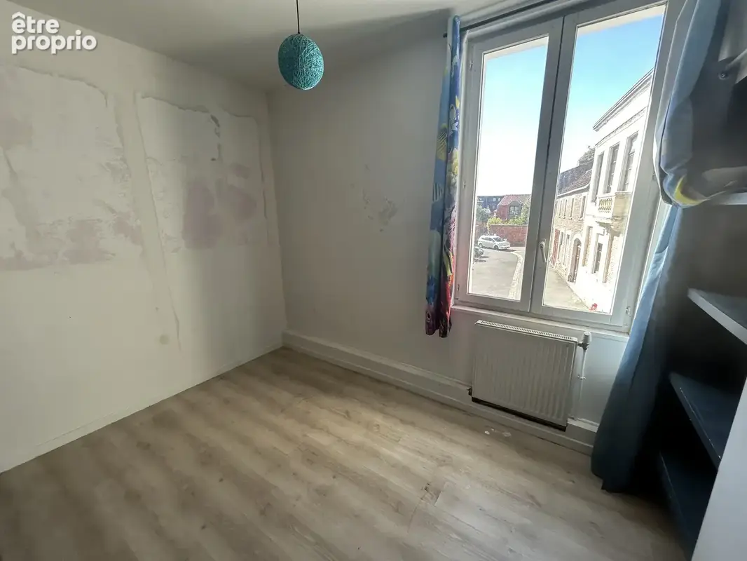 Hyper centre, maison semi individuelle à rénover de 92m2 avec petit extérieur !! - photo 6