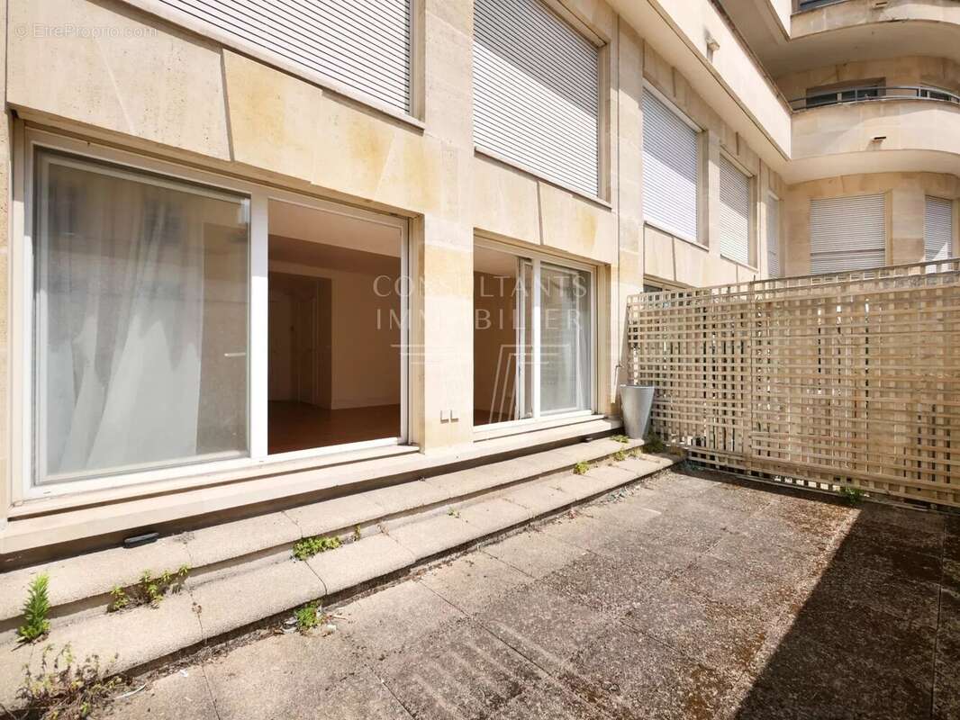 Appartement à PARIS-16E