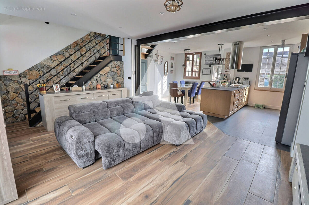 Maison à MERY-SUR-OISE