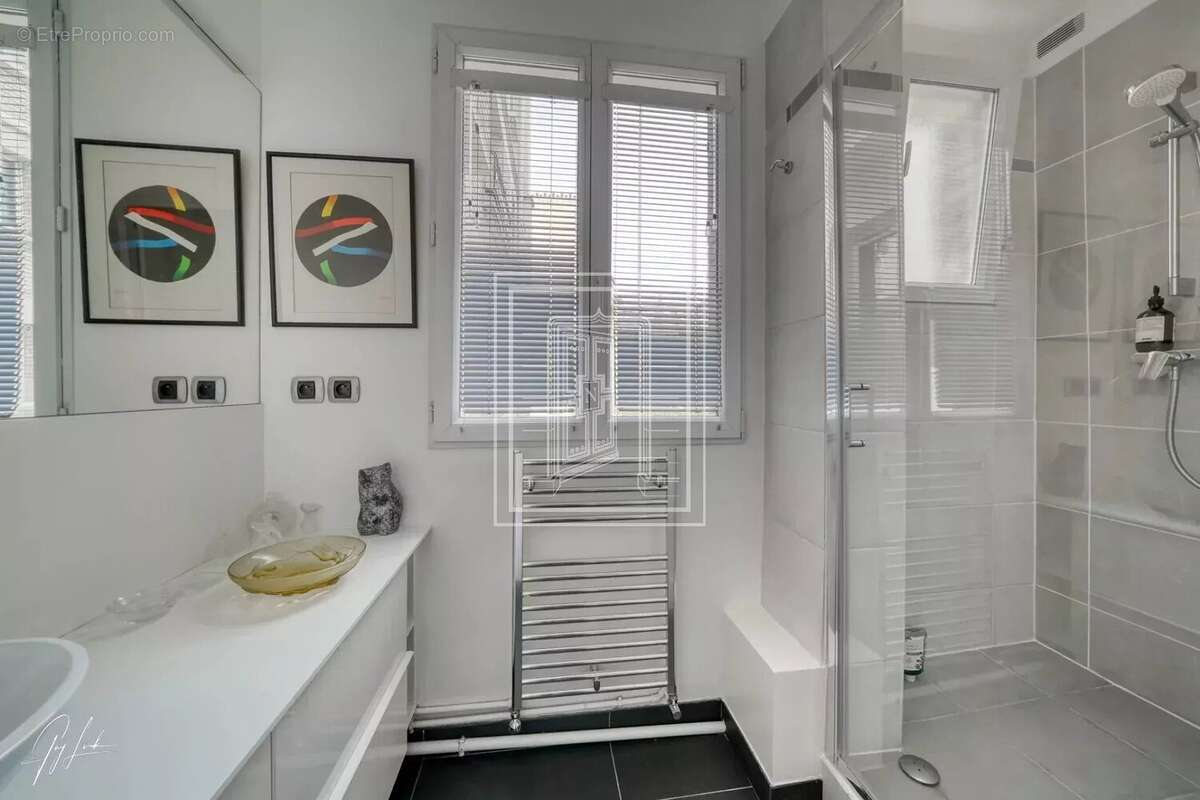 Appartement à PARIS-16E