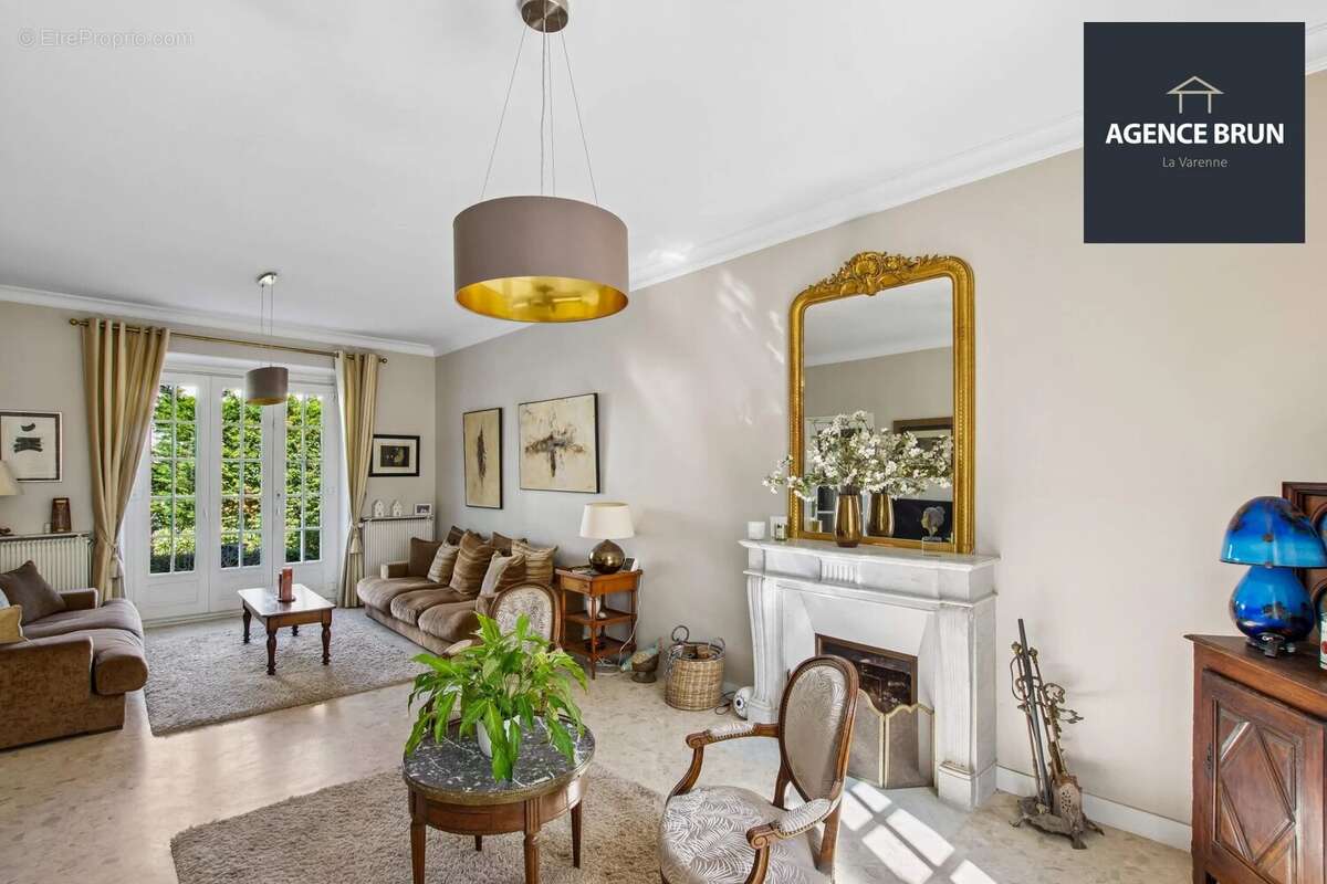 Maison à SAINT-MAUR-DES-FOSSES