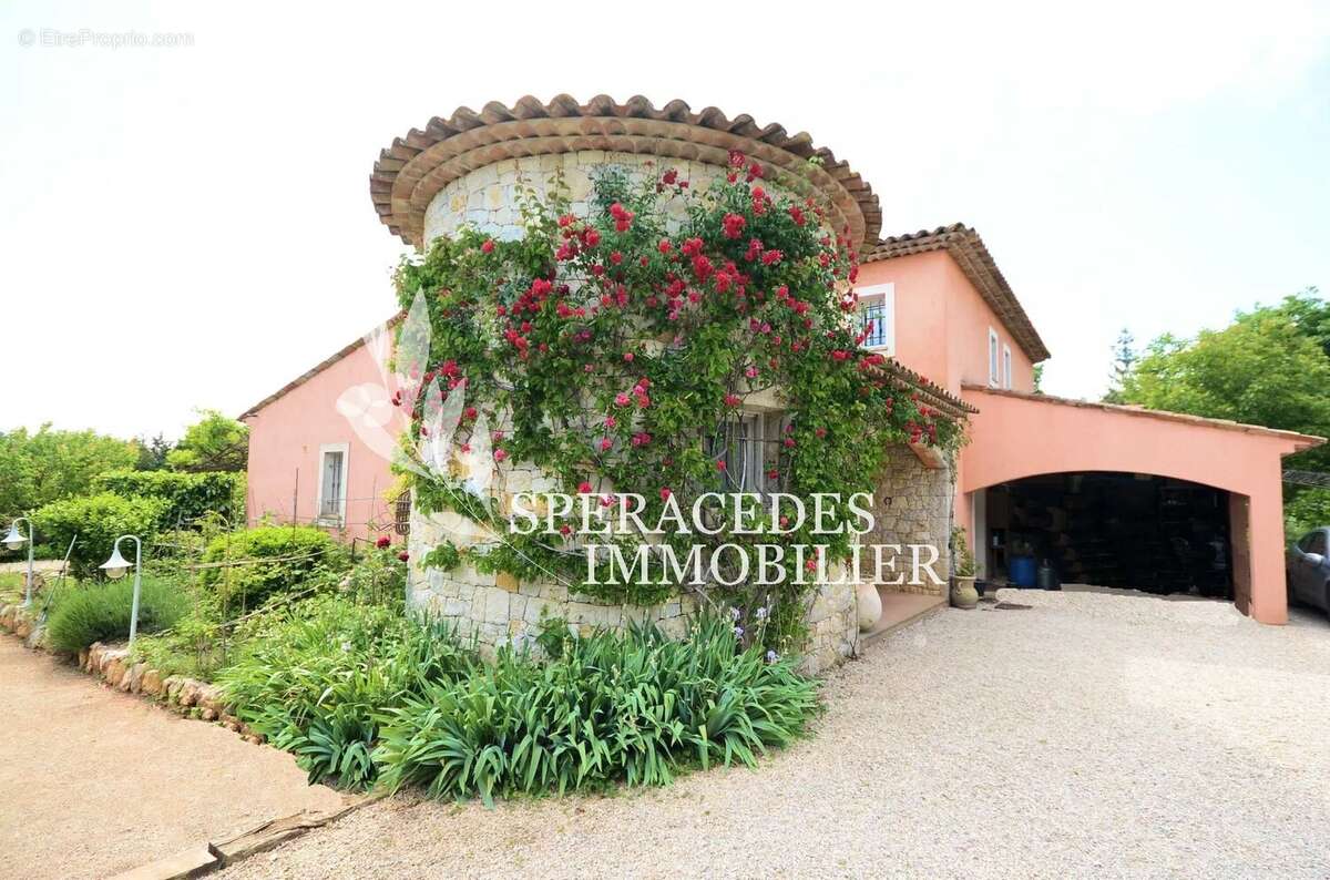 Maison à SAINT-CEZAIRE-SUR-SIAGNE