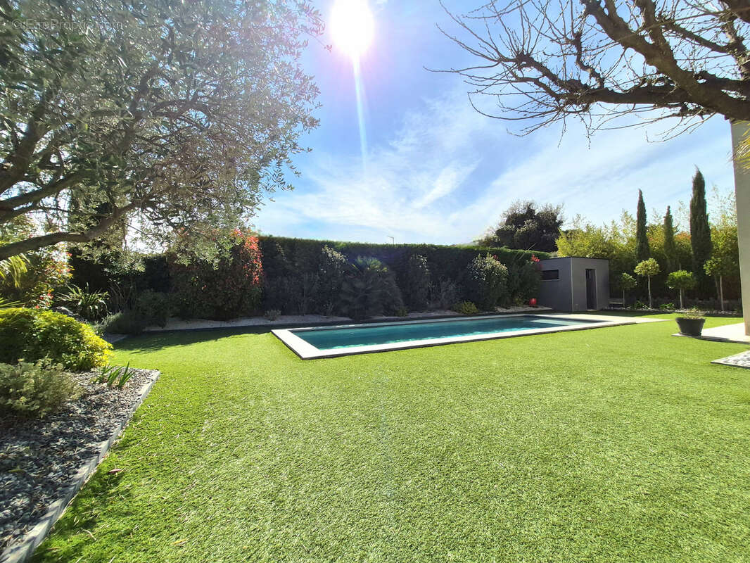 Maison à MORIERES-LES-AVIGNON